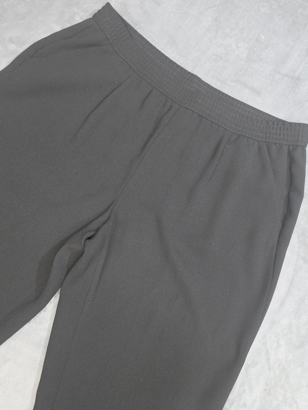 Chico's Black Cropped Pull-On Ankle Pants S Size 0